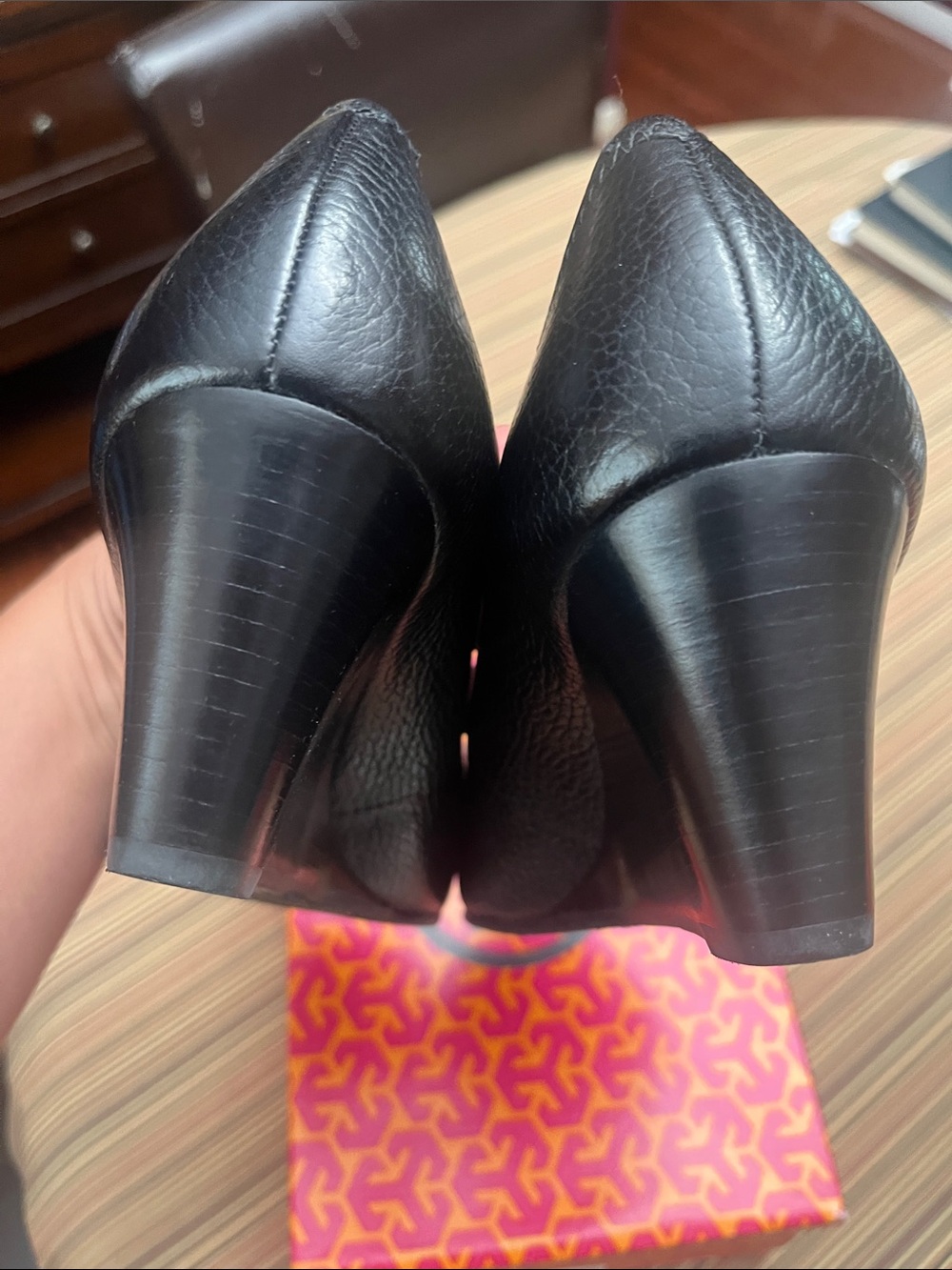Tory Burch - Sally - Black Tumbled Leather Wedges w/Logo Medallion - NEW - Picture 6 of 8